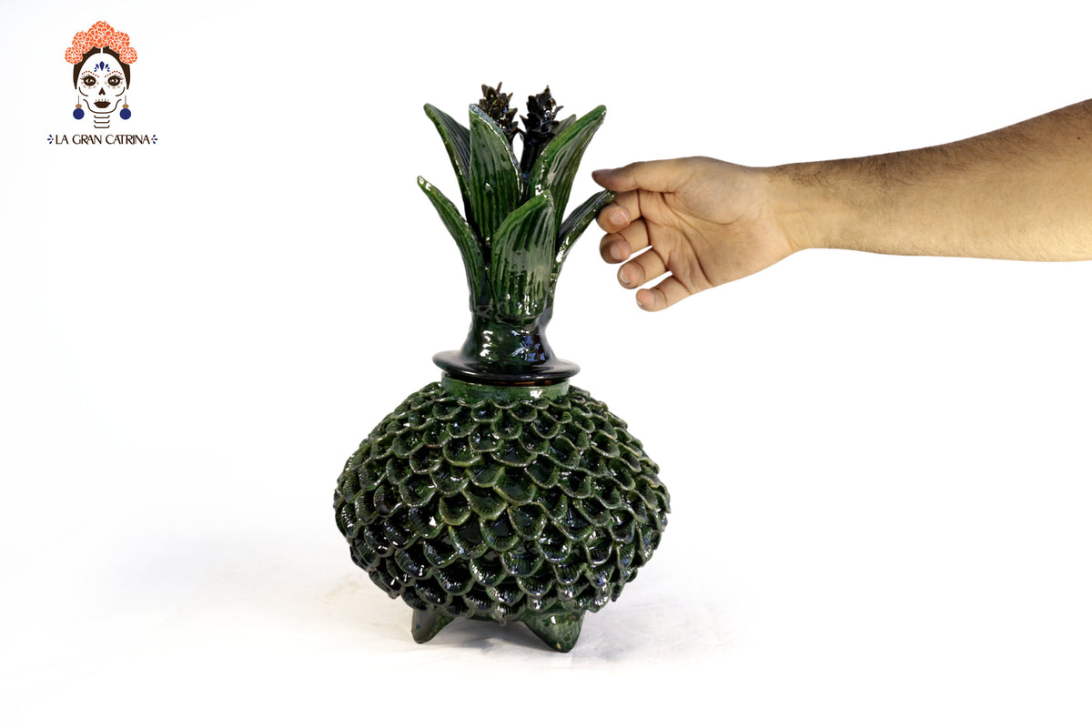 Piña michoacana de barro - Pétalos verdes - 33 cm. 13 in. Piña