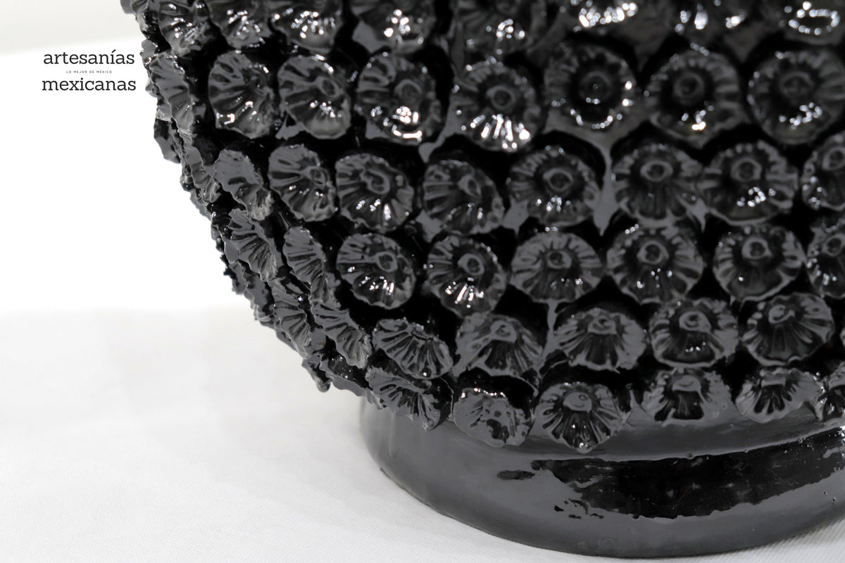 Piña negra de flores - 90 cm. 36 in.