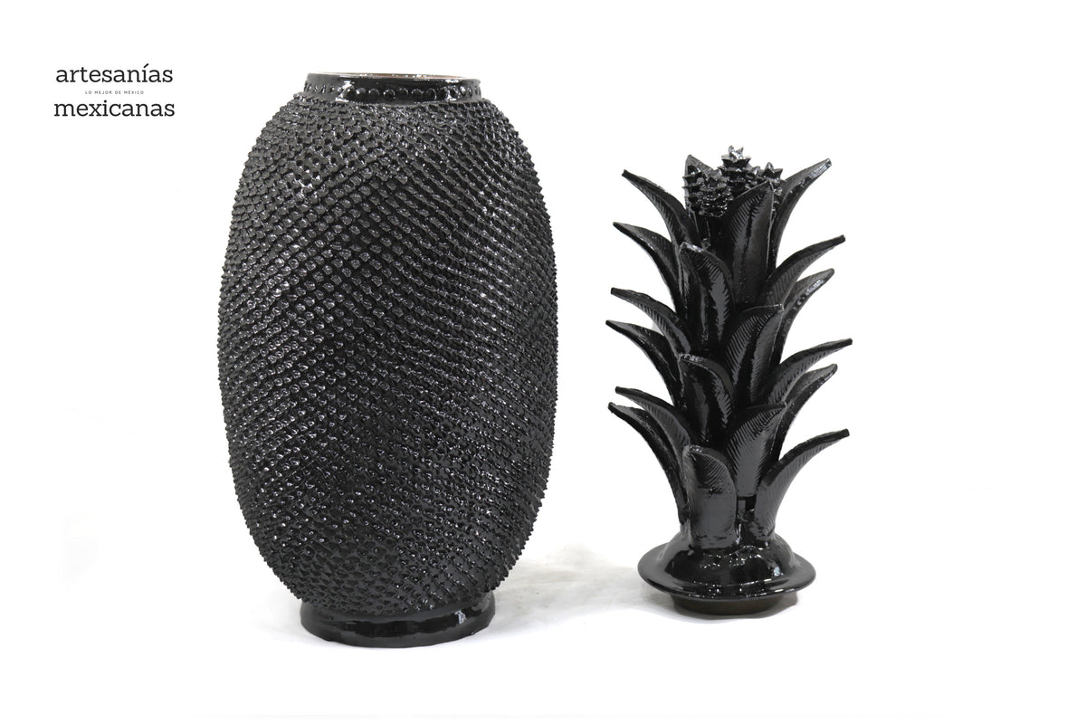 Piña negra de picos - 90 cm. 36 in.