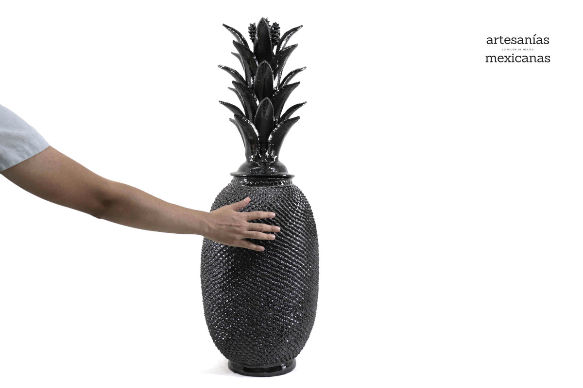 Piña negra de picos - 90 cm. 36 in.