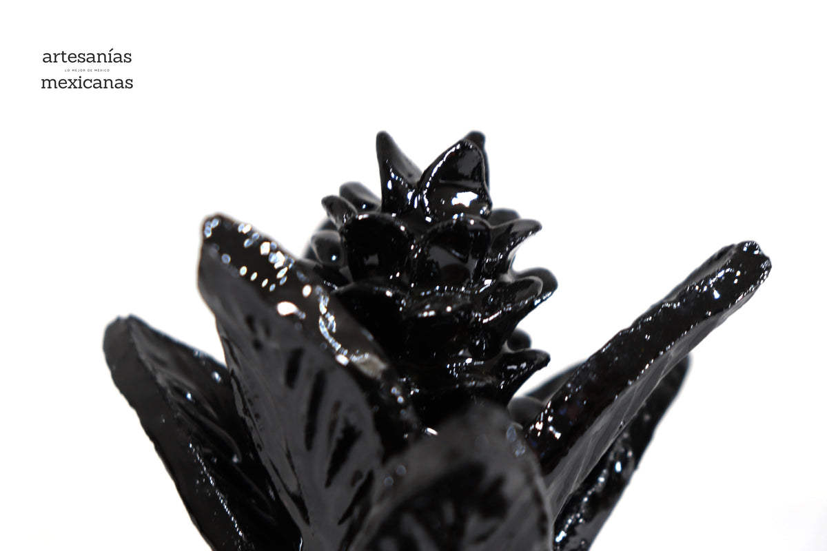 Piña negra de barro vidriado - 19 cm. 7.7 in.