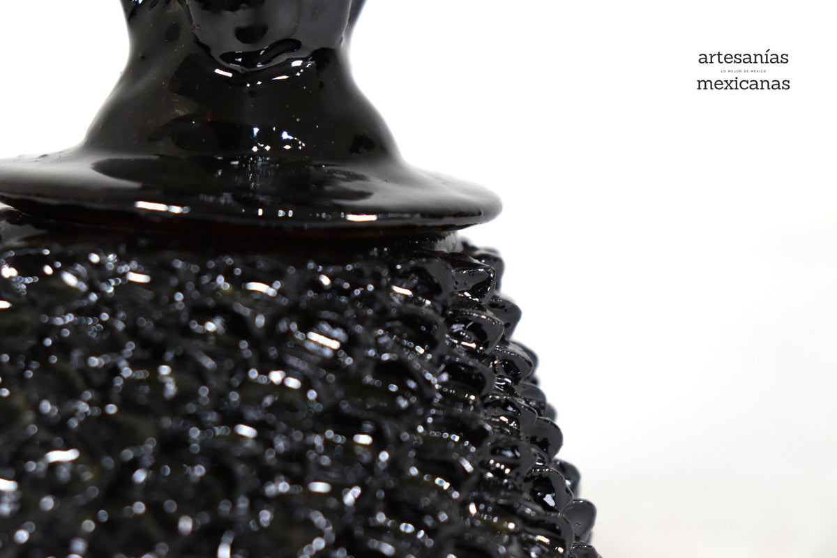 Piña negra de barro vidriado - 19 cm. 7.7 in.