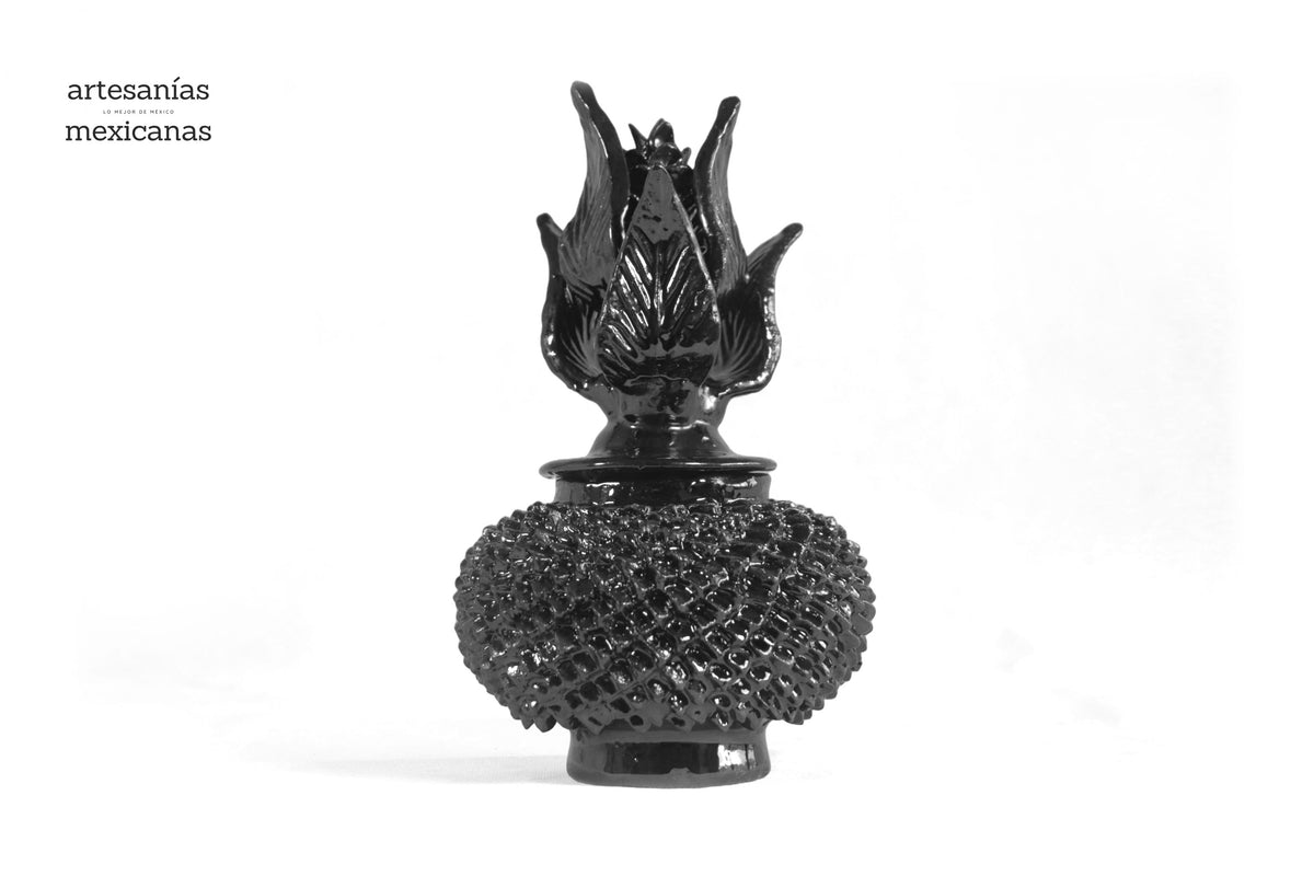 Piña Pequeña Negra de Picos - 21 cm. 8.5 in.