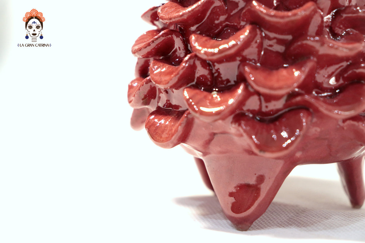 Piña roja de pétalos de barro vidriado - 19 cm. 7.7 in.