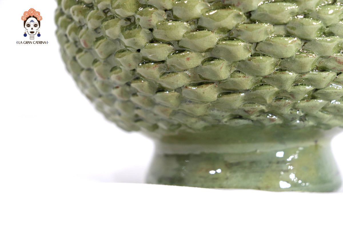 Piña michoacana de barro - Verde claro de bolitas - 32 cm. 13 in.