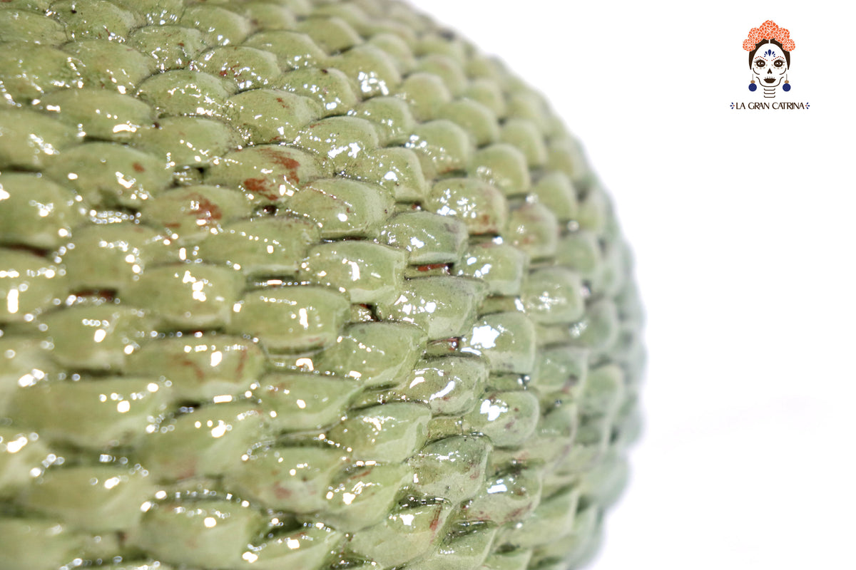 Piña michoacana de barro - Verde claro de bolitas - 32 cm. 13 in.