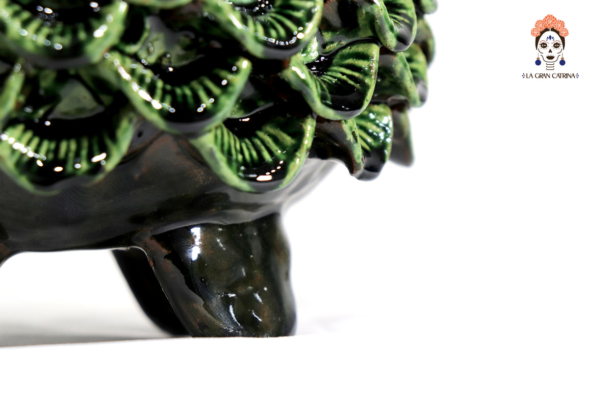 Piña michoacana de barro - Verde y cafe pequeña pétalos y flores - 29 cm. 11.4 in.