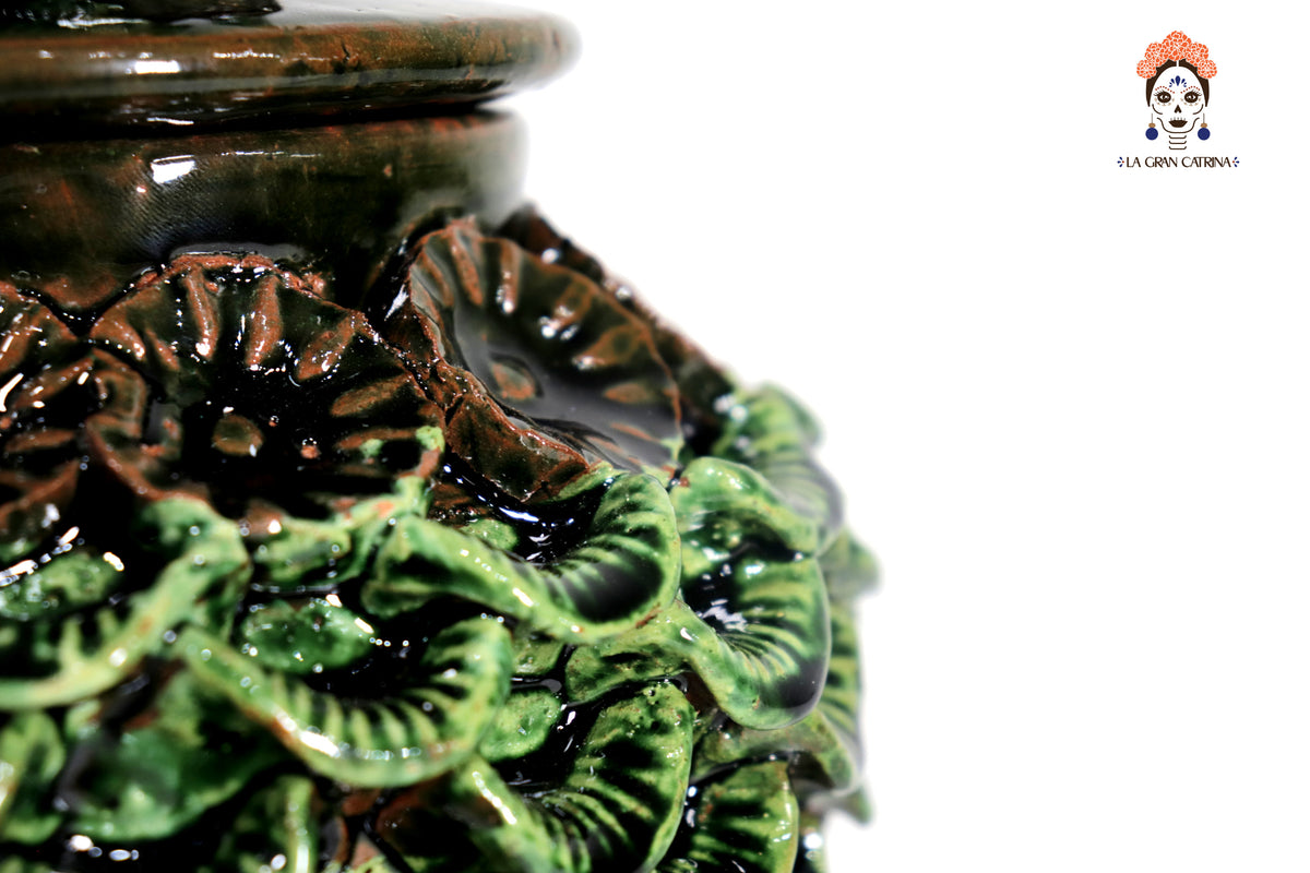 Piña michoacana de barro - Verde y cafe pequeña pétalos y flores - 29 cm. 11.4 in.