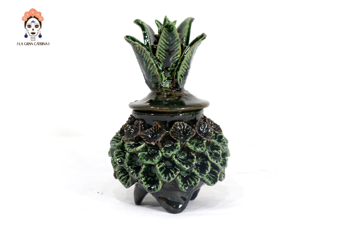 Piña michoacana de barro - Verde y cafe pequeña pétalos y flores - 19 cm. 7.7 in.