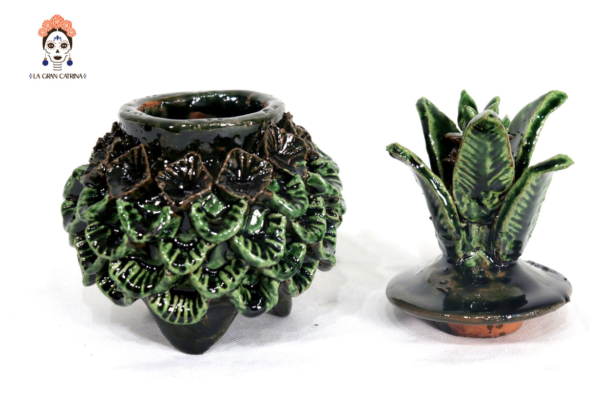 Piña michoacana de barro - Verde y cafe pequeña pétalos y flores - 19 cm. 7.7 in.