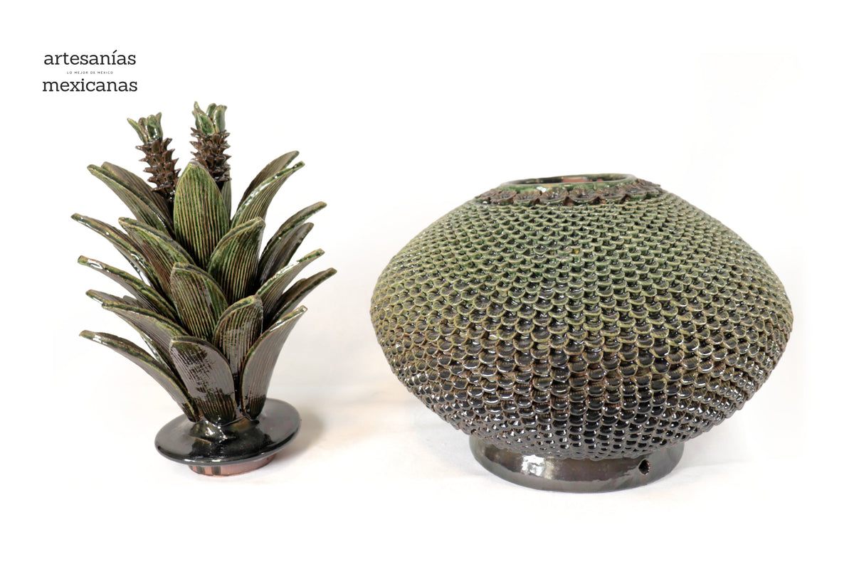 Piña michoacana de barro - Platillo verde - Pétalos finos - 60 cm. 24 in.