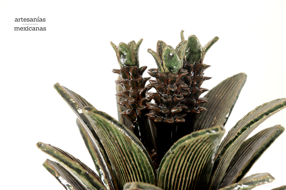Piña michoacana de barro - Platillo verde - Pétalos finos - 60 cm. 24 in.