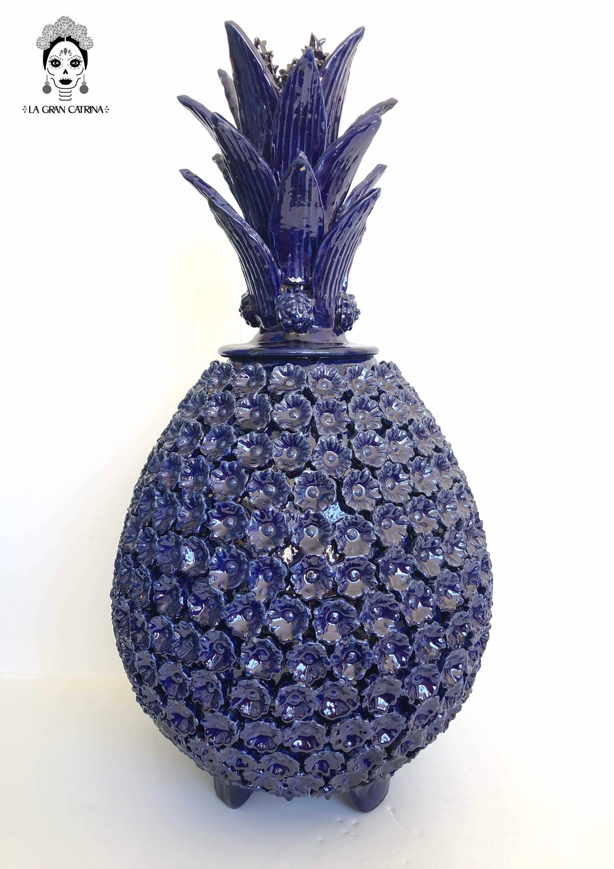 Piña michoacana de barro - 65 cm. 26 in. - Flores azules