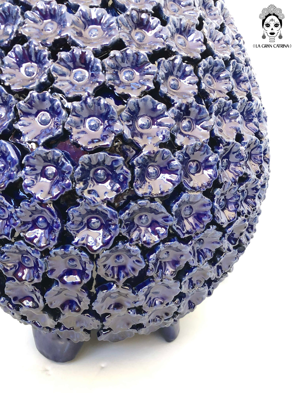 Piña michoacana de barro - 65 cm. 26 in. - Flores azules
