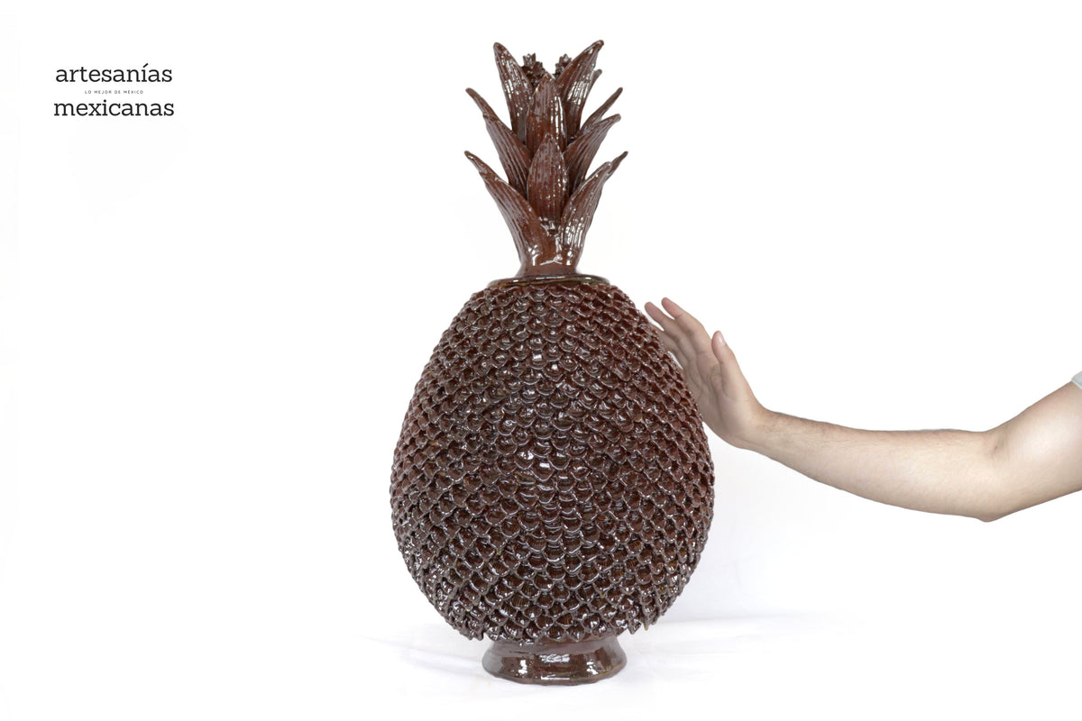 Piña de pétalos café - 65 cm. 26 in. Piña