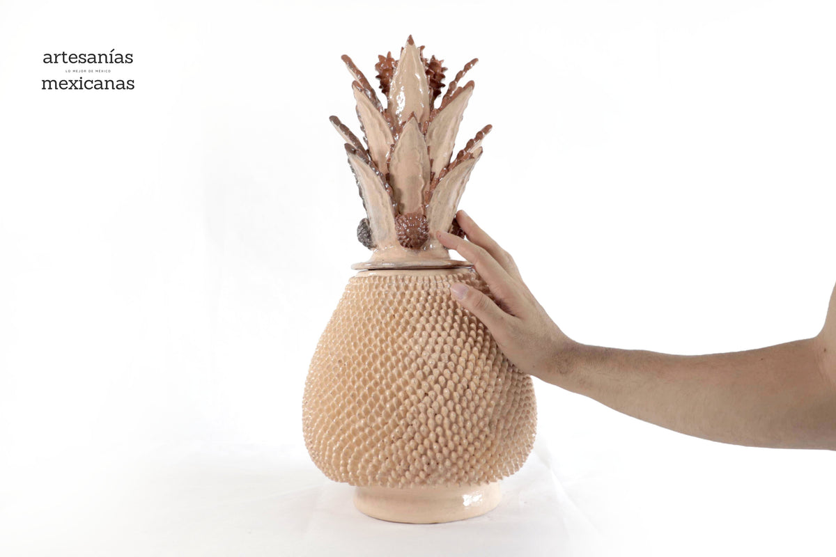 Piña michoacana de barro - Beige con picos - 47 cm. 19 in. - En producción Sobre pedido