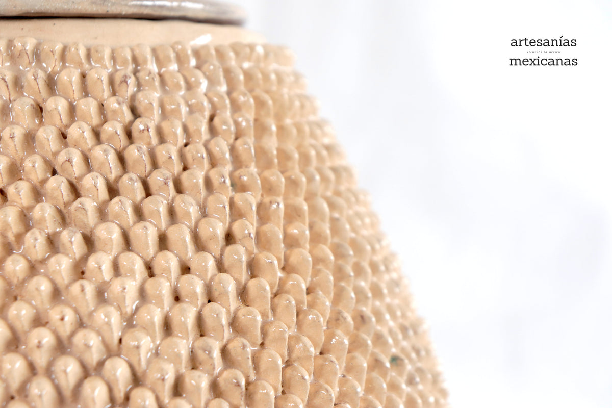 Piña michoacana de barro - Beige con picos - 47 cm. 19 in. - En producción Sobre pedido