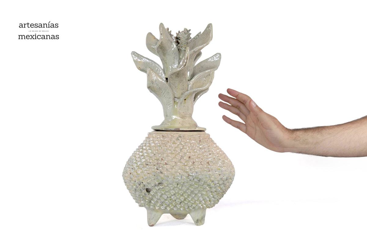 Piña de platillo de picos beige de tapa ondulada - 41 cm. 16 in.