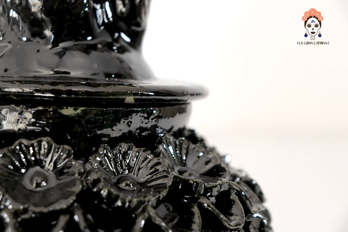 Piña michoacana de barro - Pétalos y flores negras - 33 cm. 13 in.