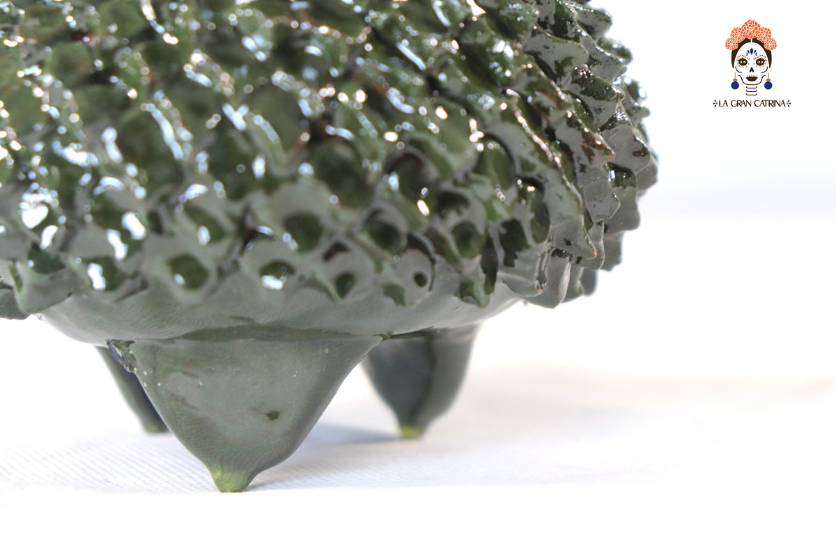 Piña de barro vidriado - Ladrillos verdes - 19 cm. 7.7 in.