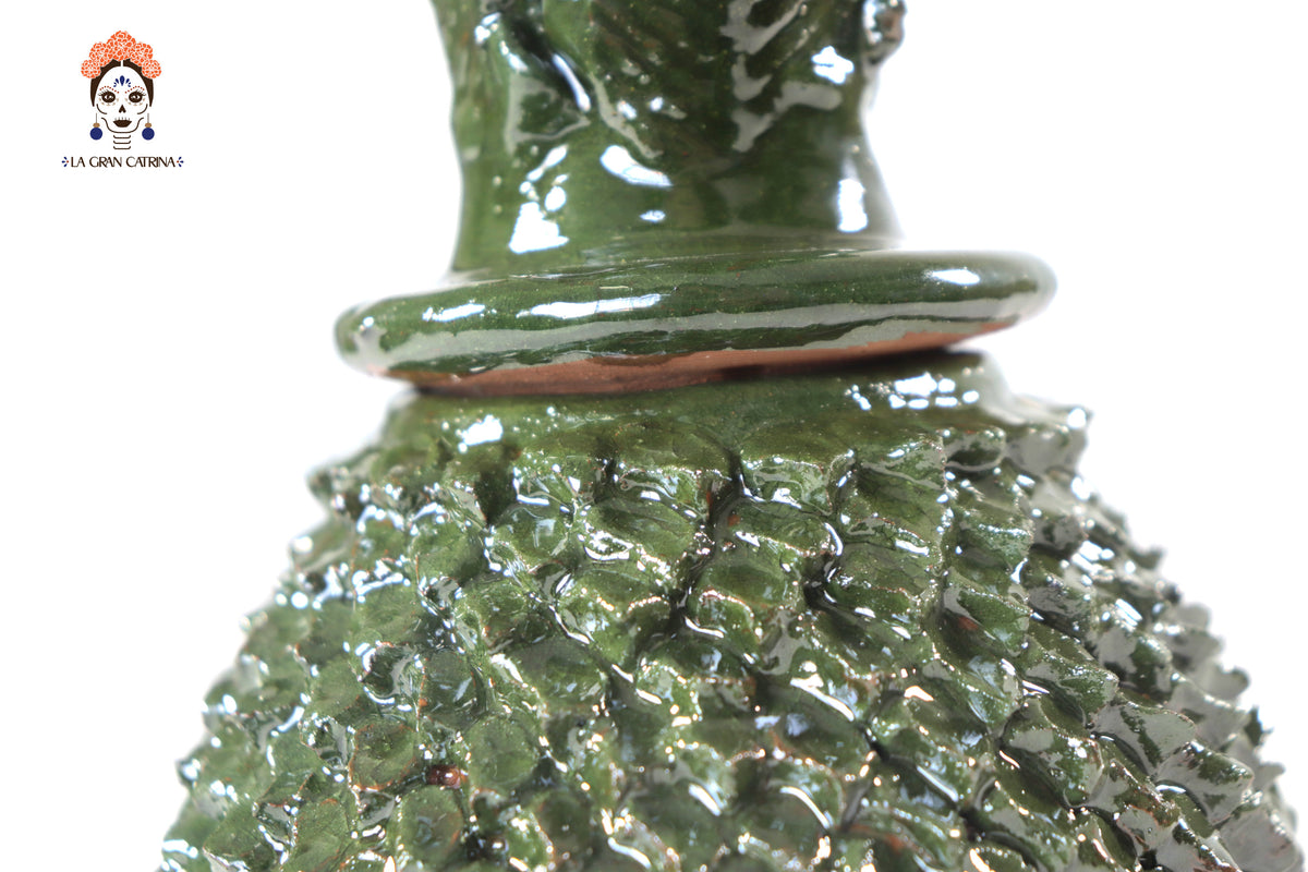 Piña de barro vidriado - Ladrillos verdes - 19 cm. 7.7 in.