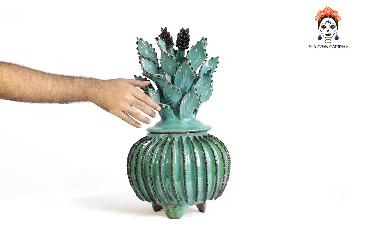 Piña Michoacana Turquesa con Negro Biznaga - 48 cm. 18.8 in. Piña
