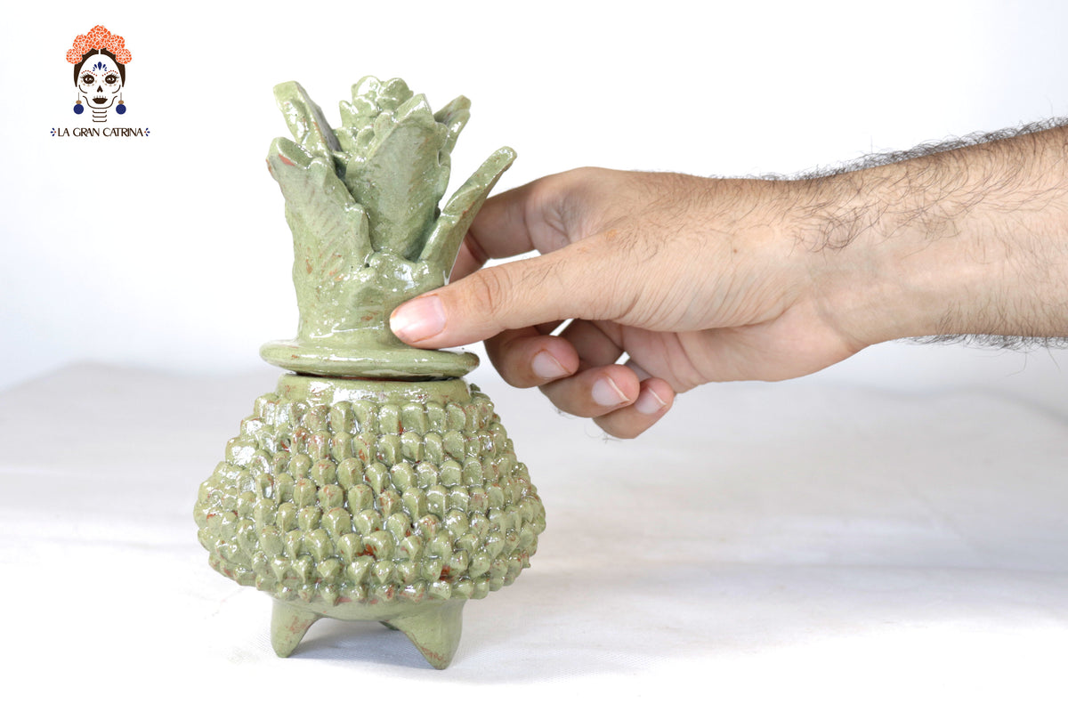 Piña de barro vidriado - Ladrillos verdes olivo - 19 cm. 7.7 in.