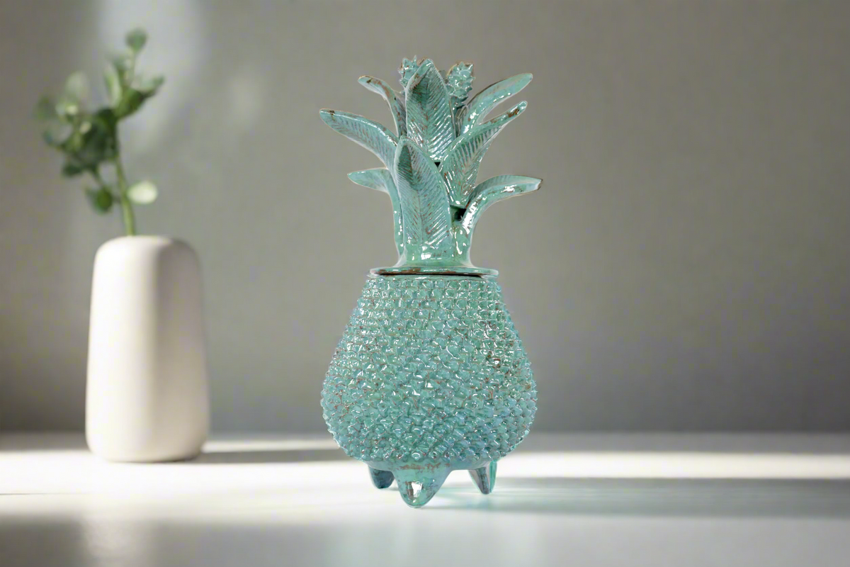 Piña turquesa de picos - 41 cm. 16 in.