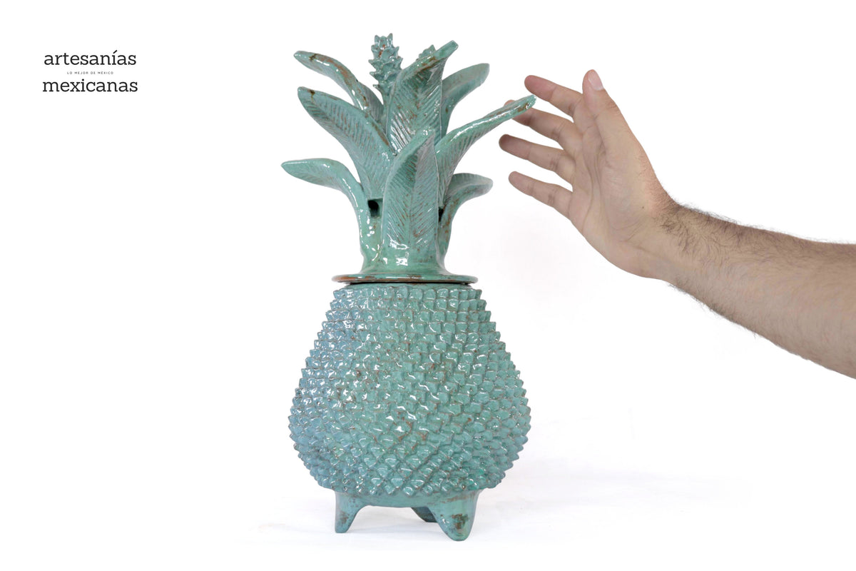 Piña turquesa de picos - 41 cm. 16 in.