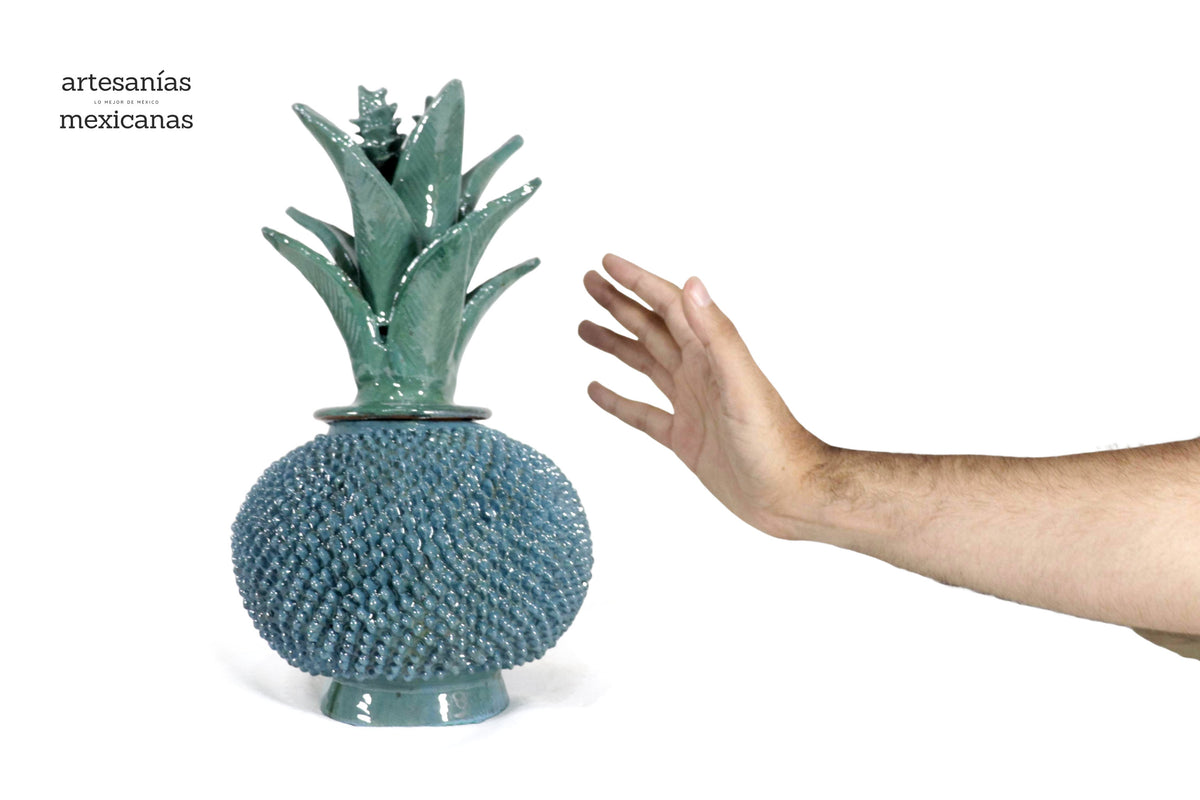 Piña michoacana de barro - Turquesa de picos - 32 cm. 13 in.