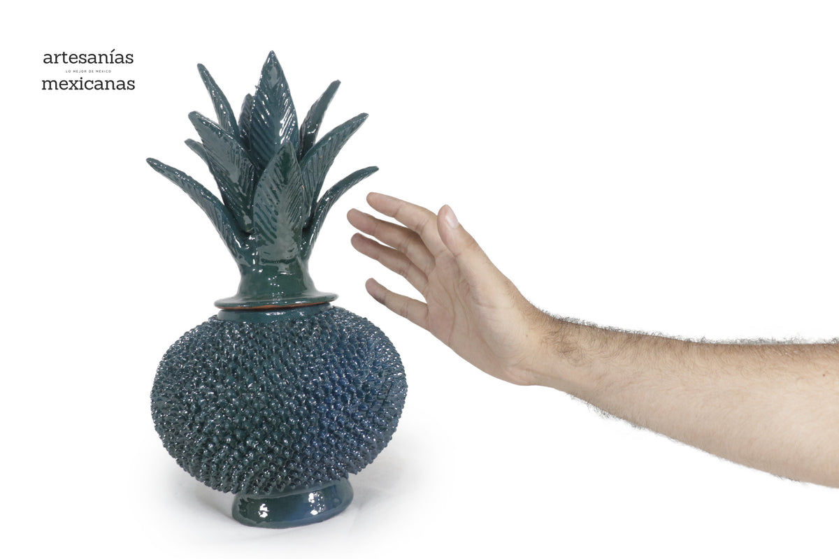 Piña michoacana de barro - Turquesa oscuro de picos - 32 cm. 13 in.