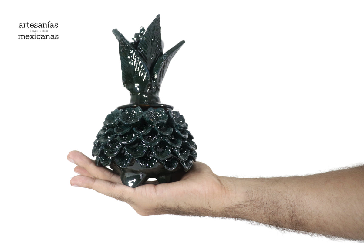 Piña michoacana de barro - Verde pequeña pétalos y flores - 19 cm. 7.7 in.