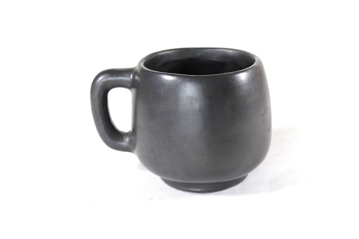 Tazas Artesanales de Barro Negro 9 cm. 3.5 in.