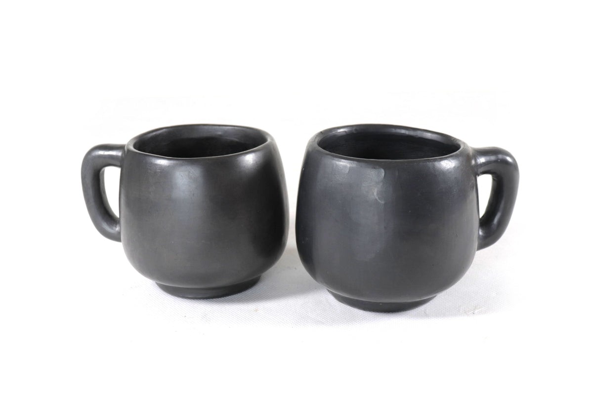 Tazas Artesanales de Barro Negro 9 cm. 3.5 in.