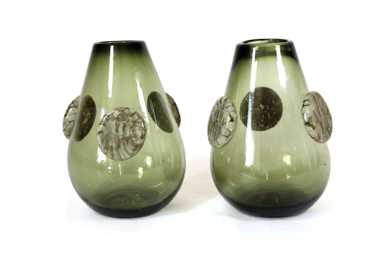 Vaso de Vidrio Soplado Verde con Medallones de Vidrio 20 cm. 7.8 in. Vidrio Soplado