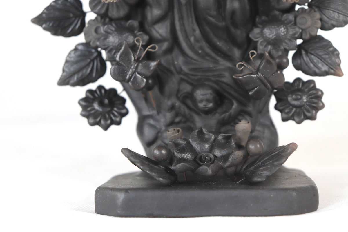 Virgen de Guadalupe - Barro negro con mariposas y flores - 22.5 Cm. 8.8 In. Artesanía