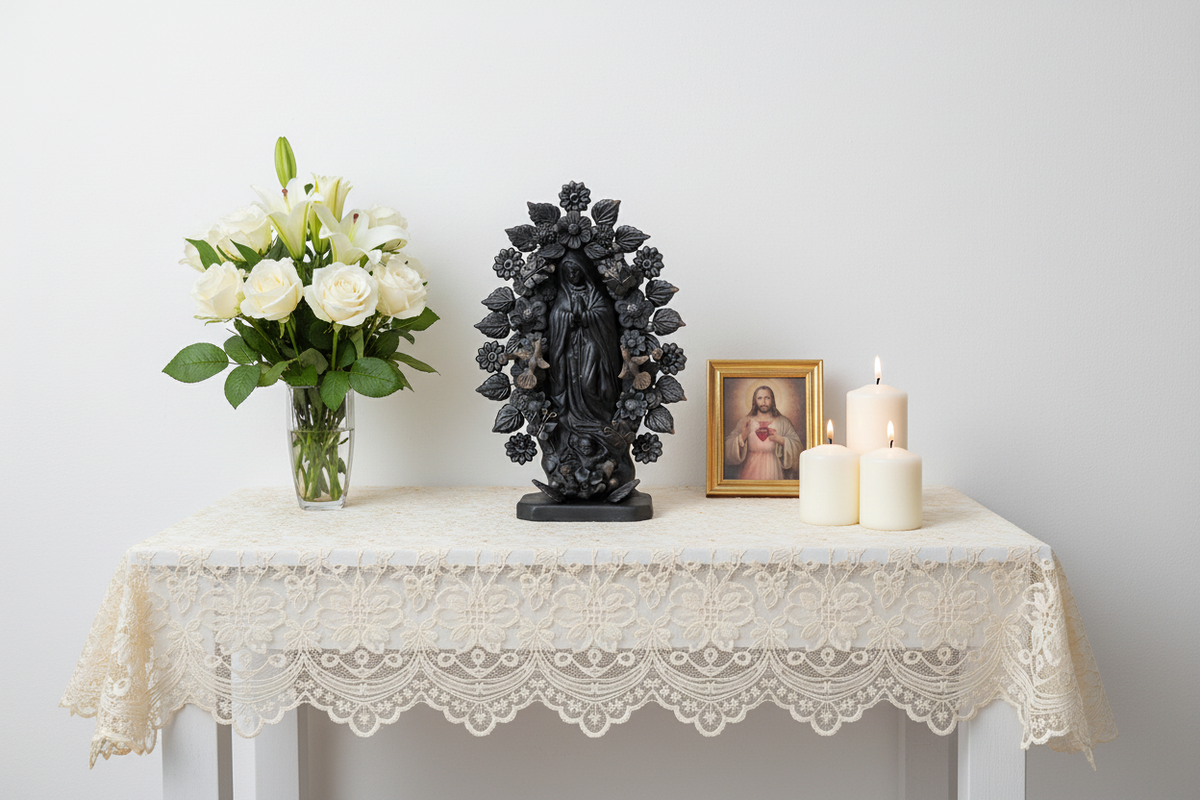 Virgen de Guadalupe - Barro negro con mariposas y flores - 22.5 Cm. 8.8 In. Artesanía