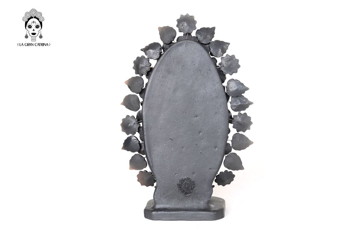 Virgen de Guadalupe - Barro negro con mariposas y flores - 22.5 Cm. 8.8 In. Artesanía