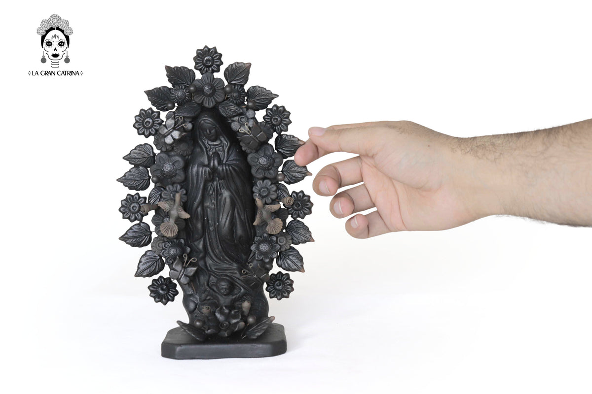 Virgen de Guadalupe - Barro negro con mariposas y flores - 22.5 Cm. 8.8 In. Artesanía