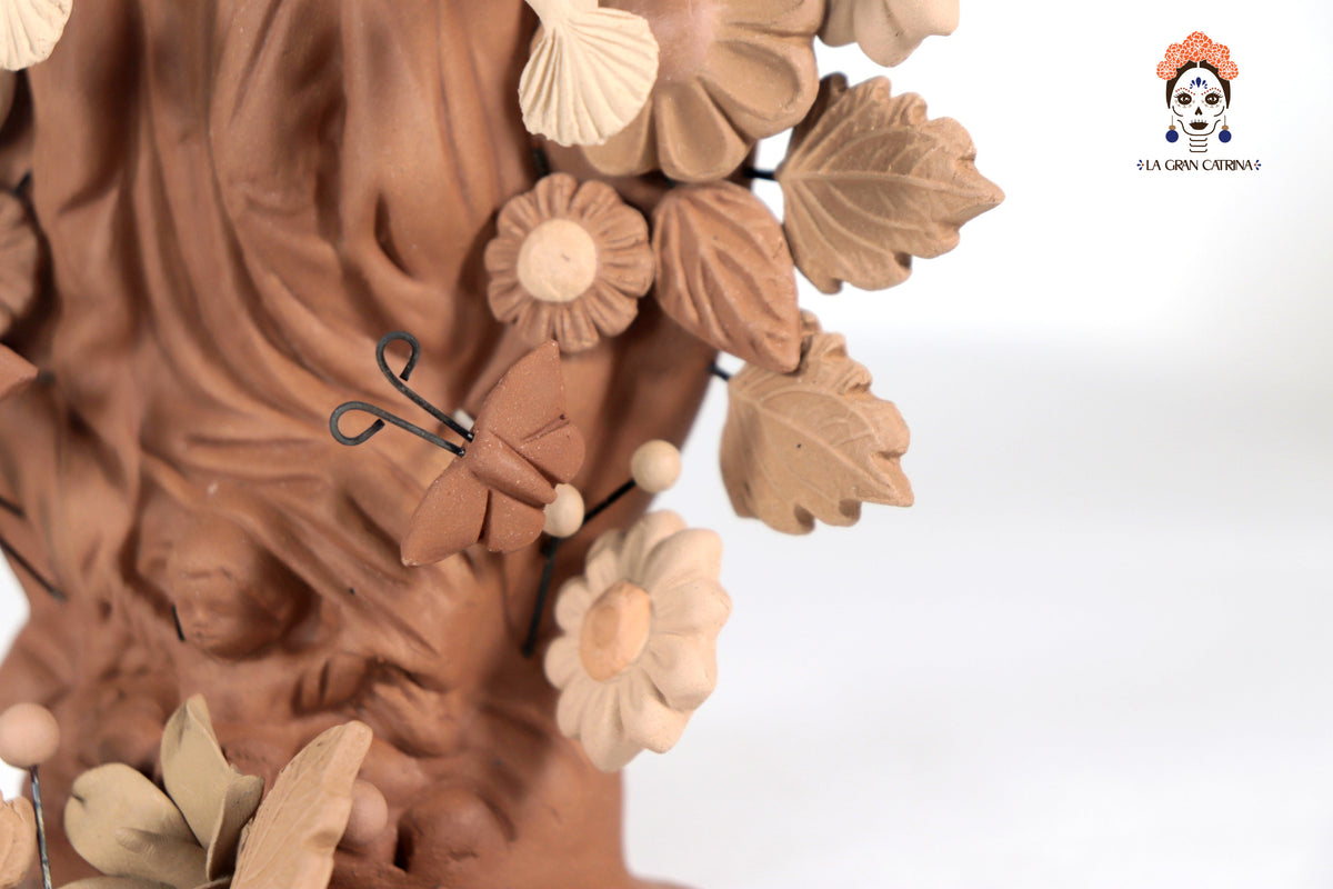 Virgen de Guadalupe - Barro natural con mariposas y flores tono cafe - 22.5 Cm. 8.8 In. Artesanía