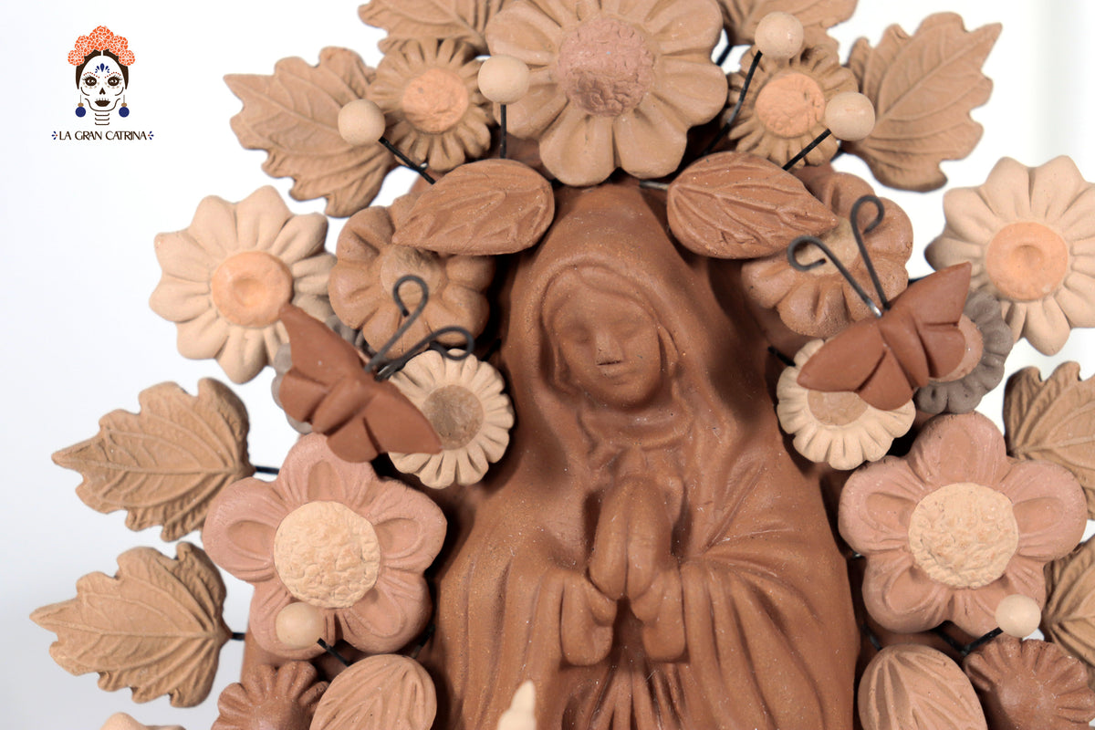 Virgen de Guadalupe - Barro natural con mariposas y flores tono cafe - 22.5 Cm. 8.8 In. Artesanía