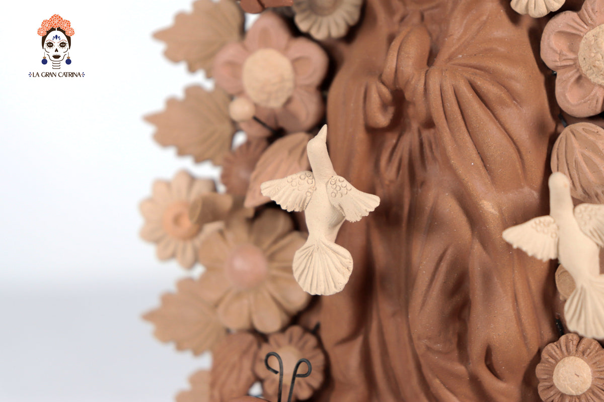 Virgen de Guadalupe - Barro natural con mariposas y flores tono cafe - 22.5 Cm. 8.8 In. Artesanía