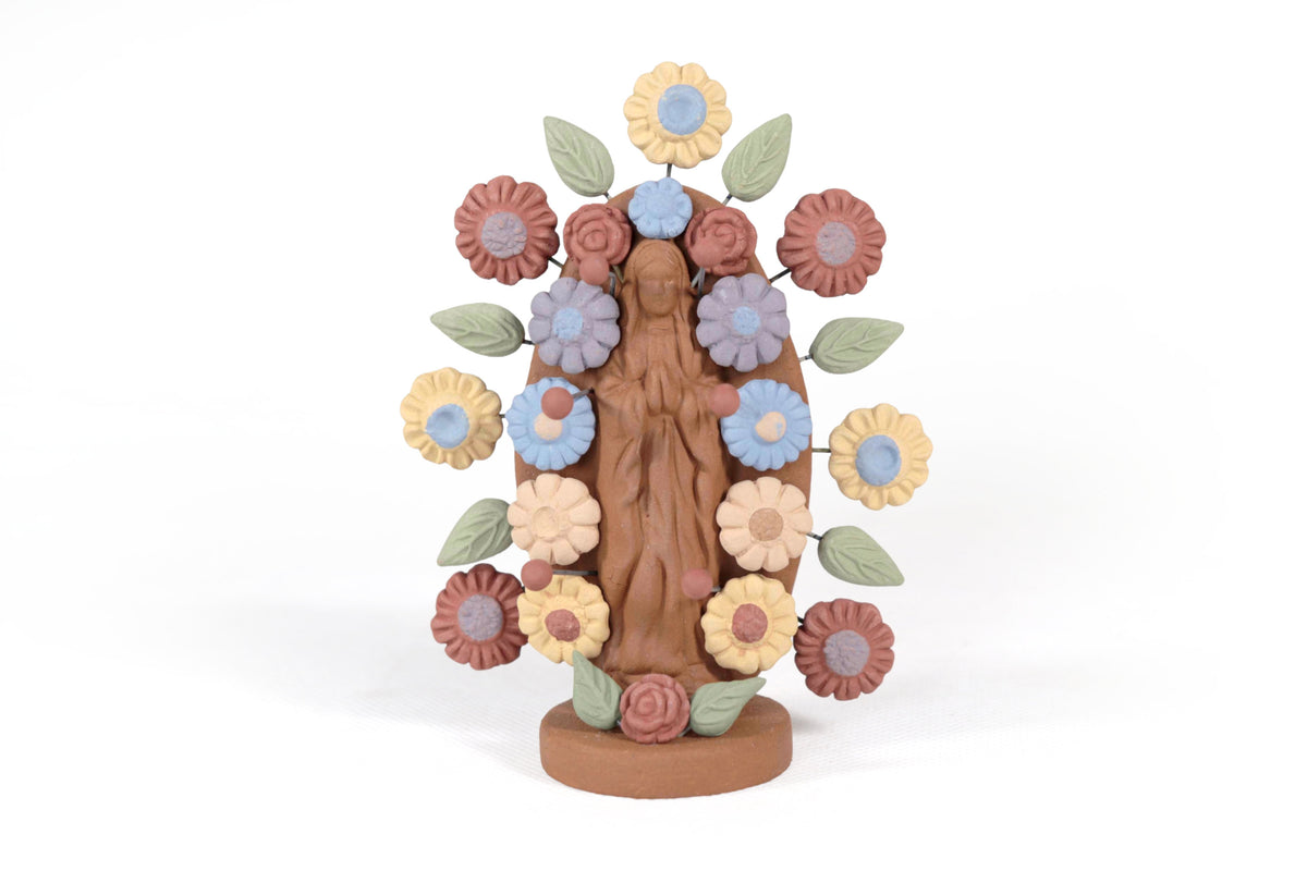 Virgen de Guadalupe - Barro natural con mariposas y flores - 10.8 Cm. 4.2 in. Artesanía