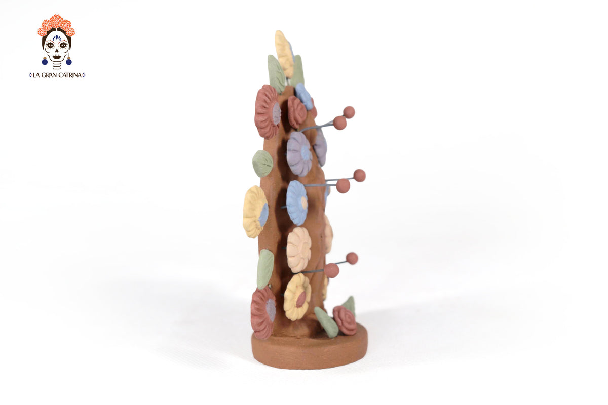Virgen de Guadalupe - Barro natural con mariposas y flores - 10.8 Cm. 4.2 in. Artesanía