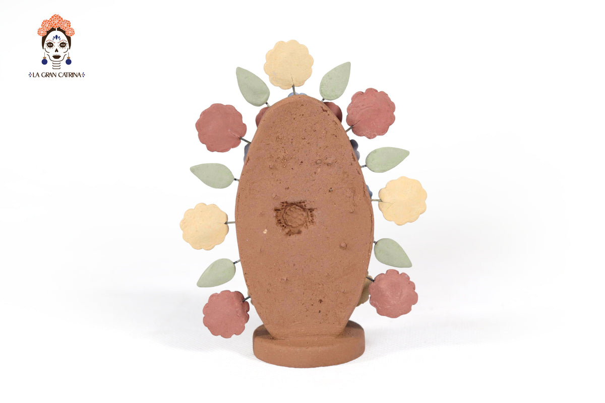 Virgen de Guadalupe - Barro natural con mariposas y flores - 10.8 Cm. 4.2 in. Artesanía