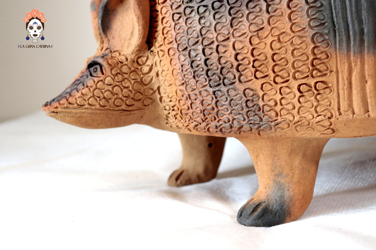 Armadillo de Barro Natural - 63 Cm. 24.8 In. Zipiajo