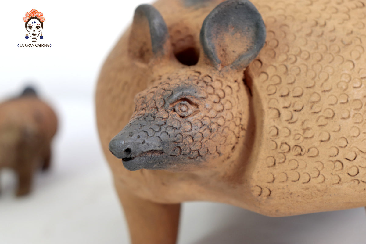 Armadillo con hijos de Barro Natural - 28 cm. 11 In. Zipiajo