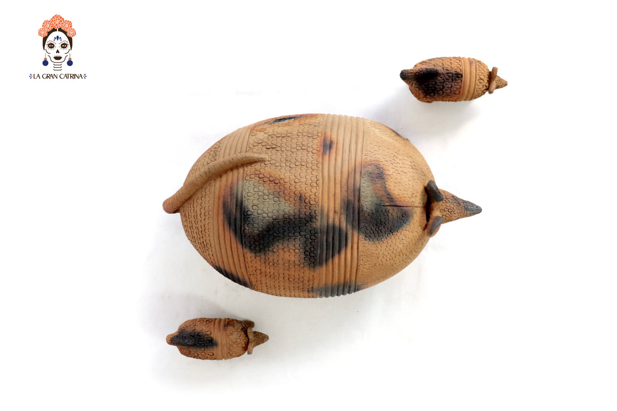 Armadillo con hijos de Barro Natural - 28 cm. 11 In. Zipiajo