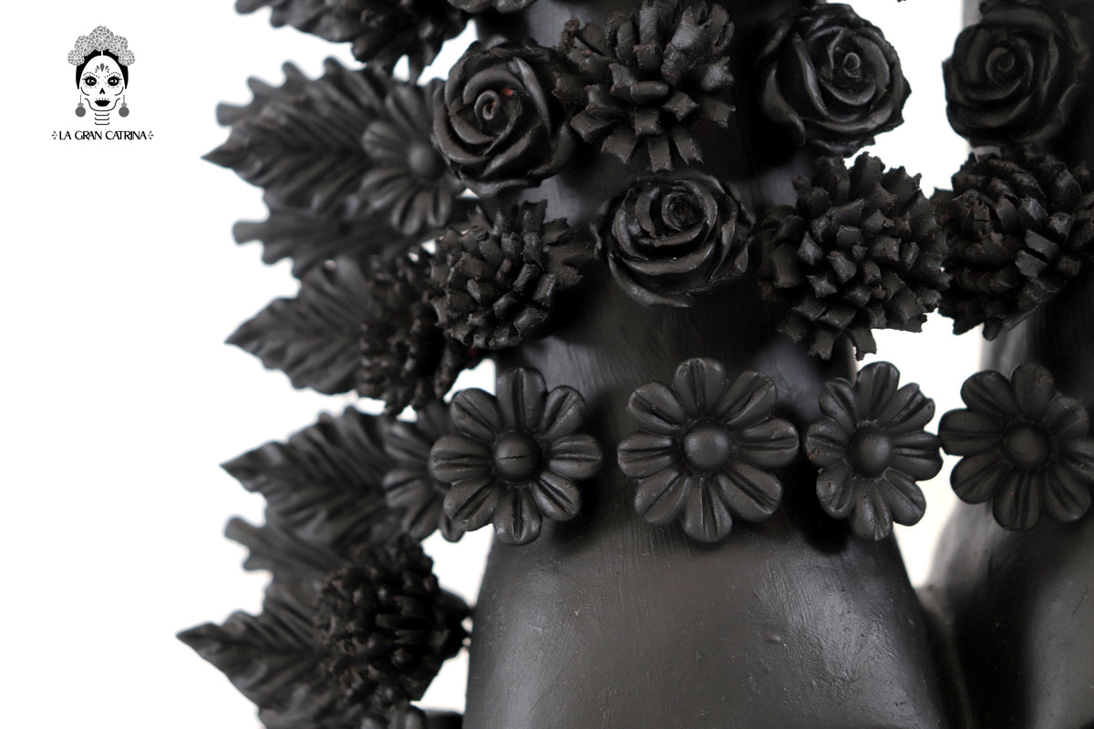Arco negro de calaveras y flores - 42 cm. 16.5 in. Artesanía