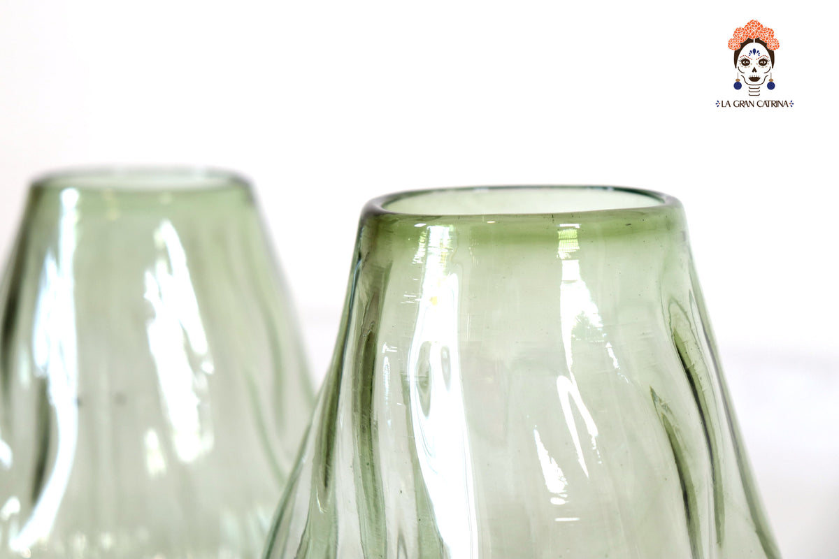 Vaso de Vidrio Soplado Verde Oliva 17 cm. 6.6 in. Vidrio Soplado